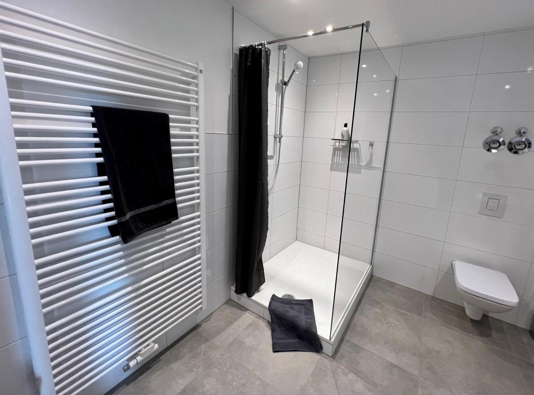 Piso Superior - Exklusives Apartment An Der Promenade Mit Rheinsicht & Loggia エメリッヒ エクステリア 写真