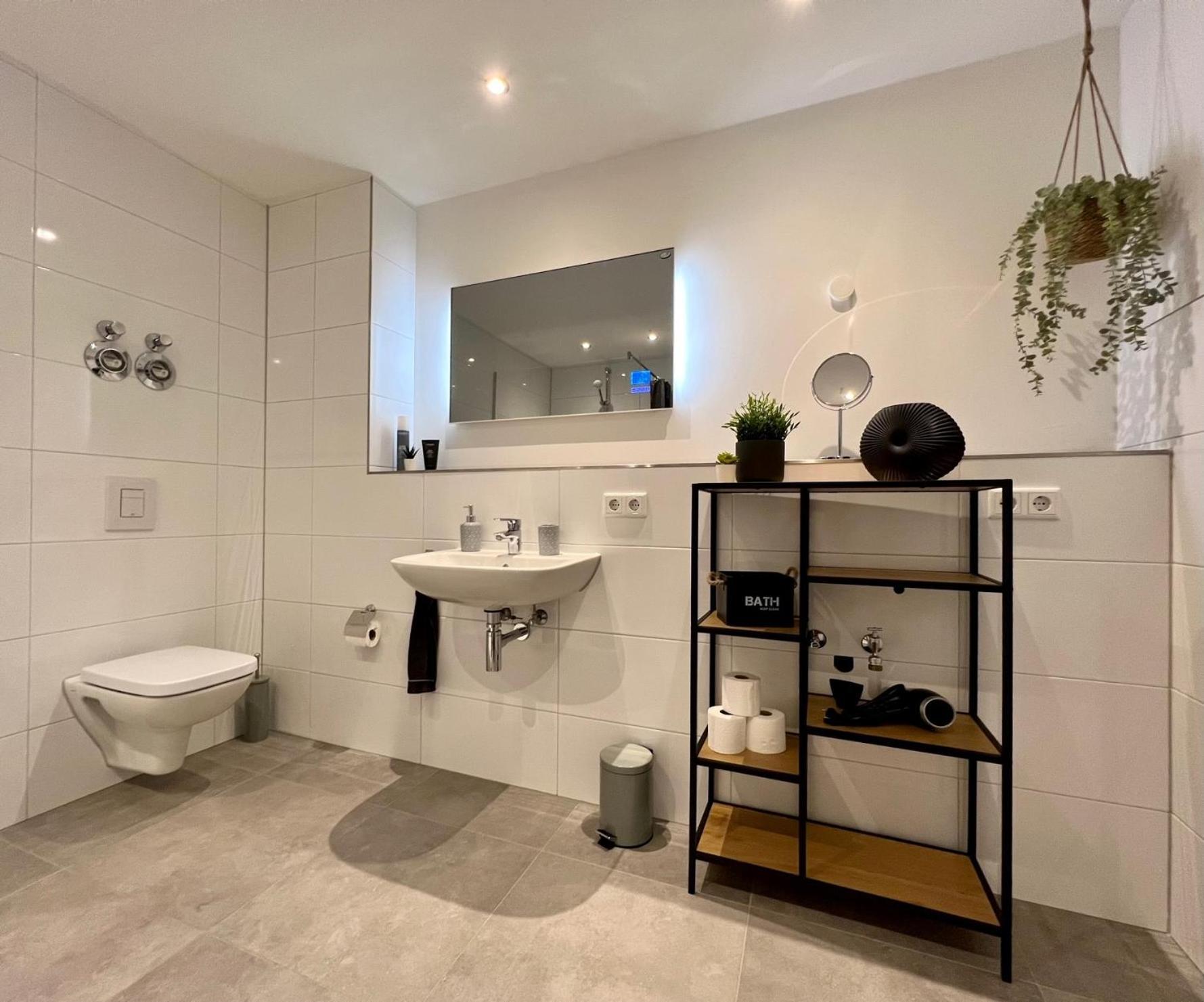 Piso Superior - Exklusives Apartment An Der Promenade Mit Rheinsicht & Loggia エメリッヒ エクステリア 写真